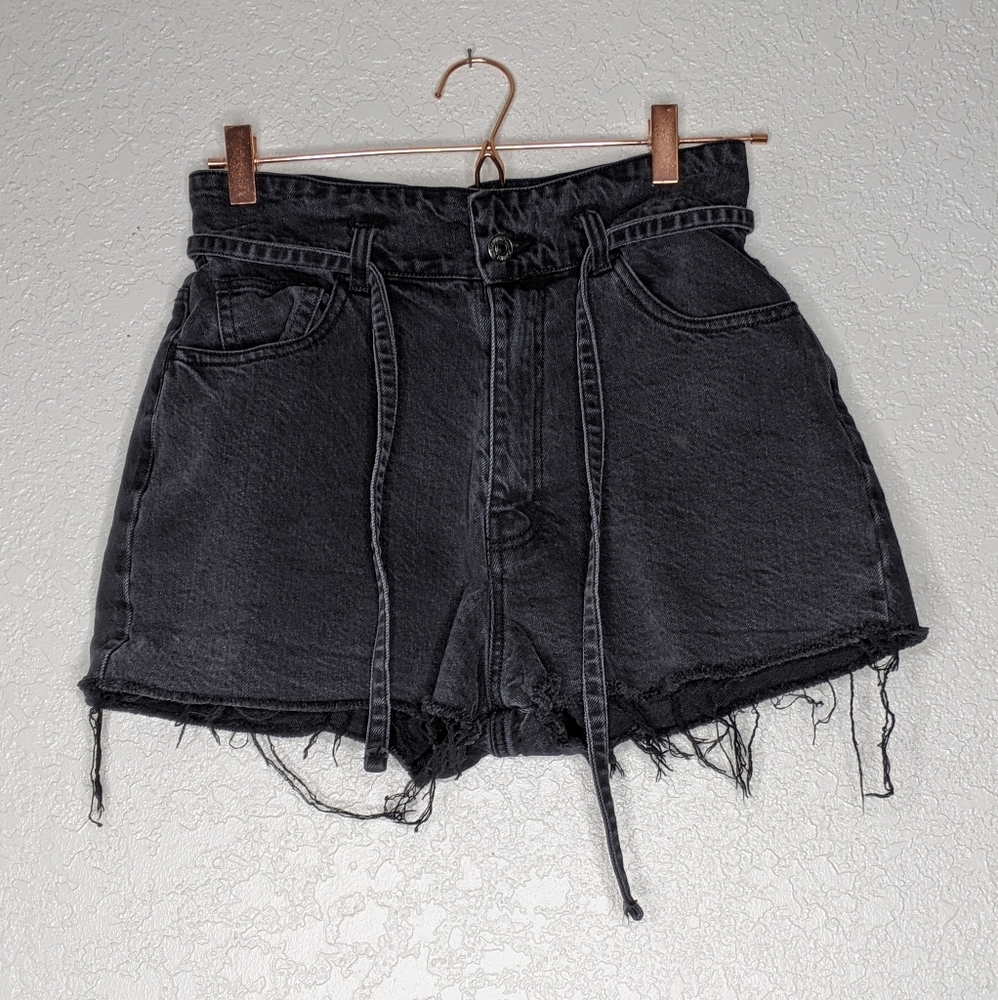 Forever 21 black cut off shorts, raw hem size 29 (q)